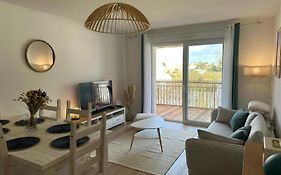La Garenne, Pres Des Commerces